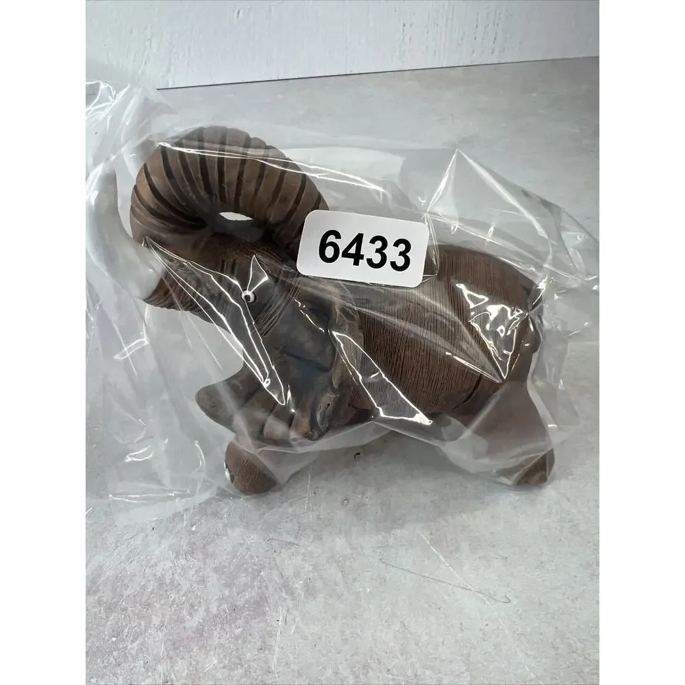 Casals Peru Hand Made Textured Detailed Elephant Figurine‎ 6”